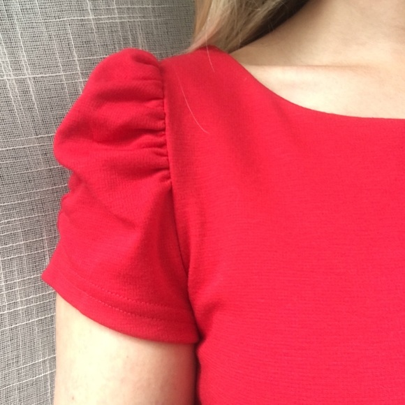 Red Dress / Ruched Sleeve - Picture 6 of 7